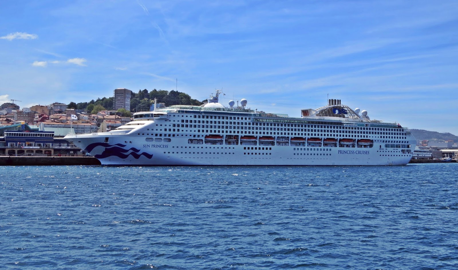 Princess Cruises vende dos de sus barcos