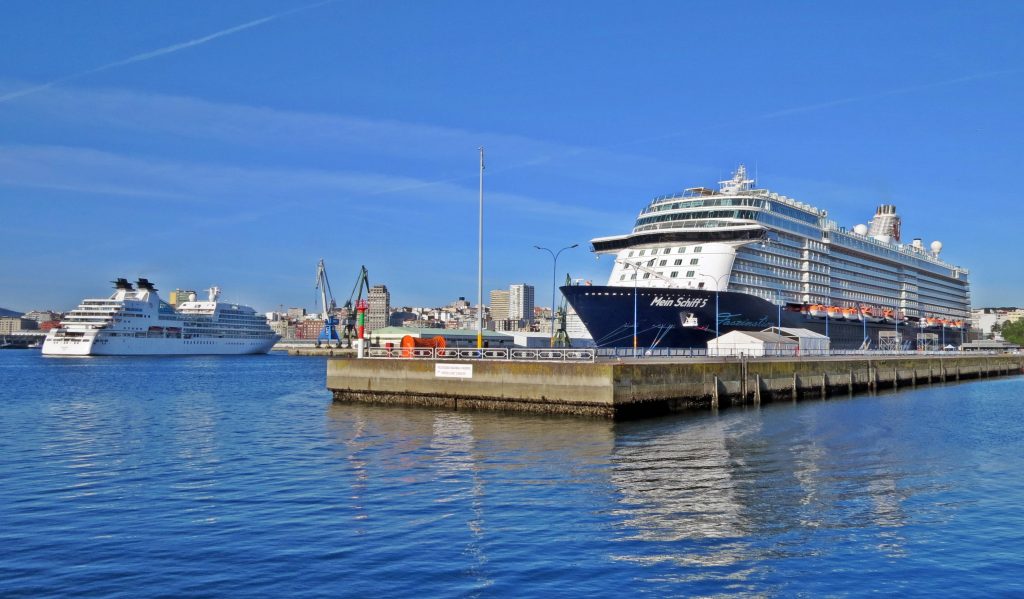 Los buques Mein Schiff 5 y Seabourn Quest coinciden haciendo escala en A Coruña.