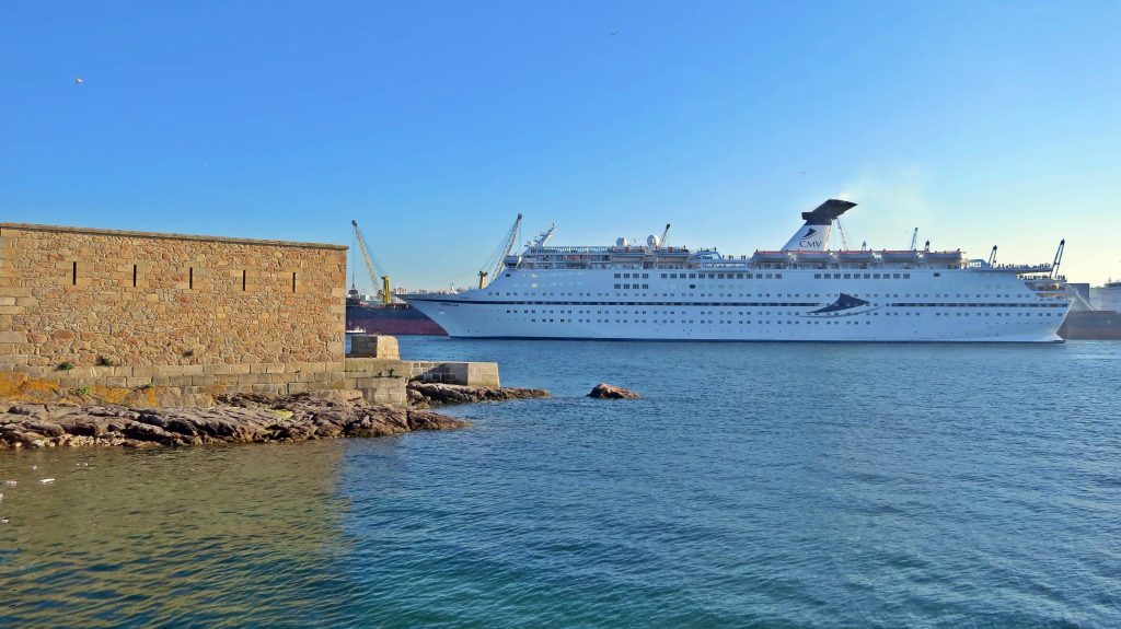 Quiebra Cruise & Maritime Voyages