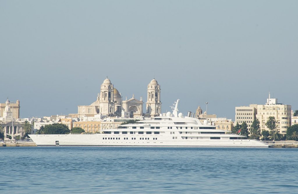 Azzam en el puerto de Cádiz
