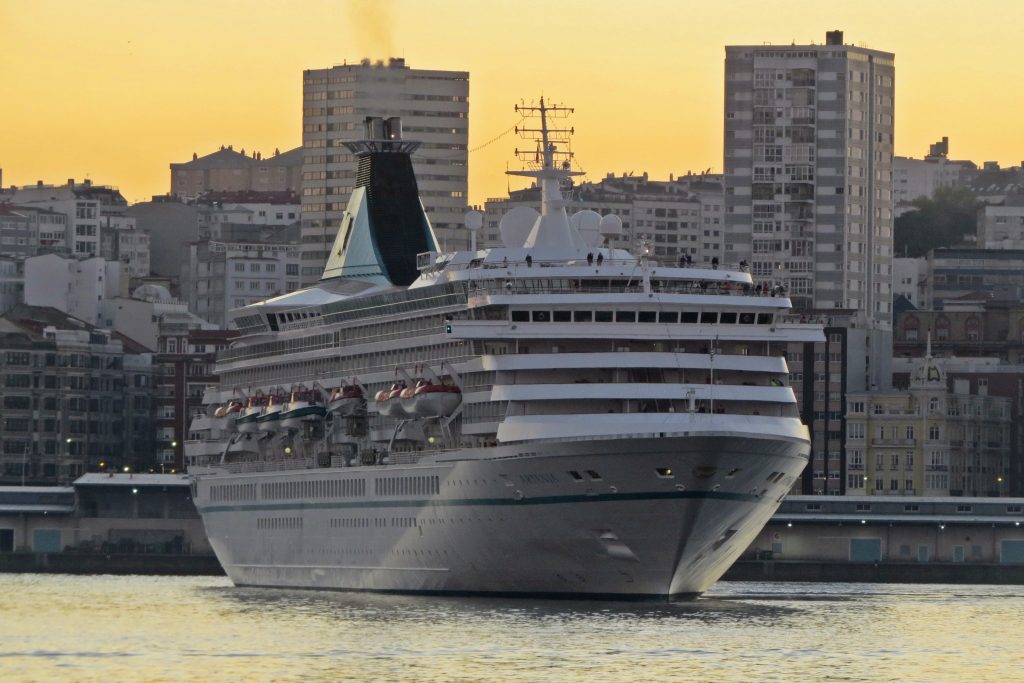Las escalas no cesan en el puerto de A Coruña
