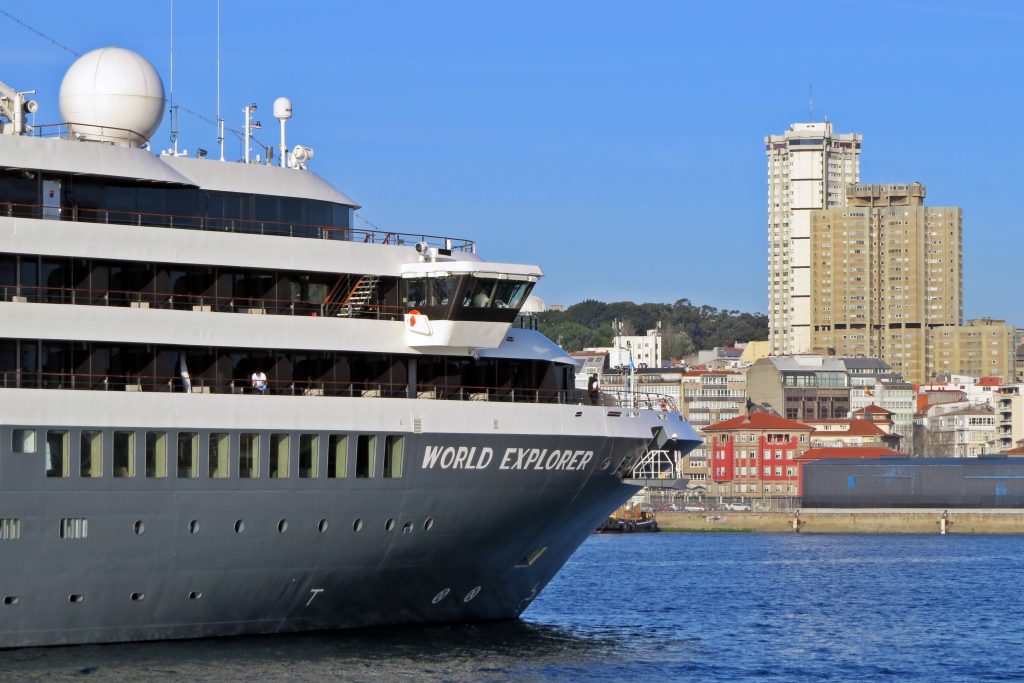 El pequeño World Explorer atraca en A Coruña