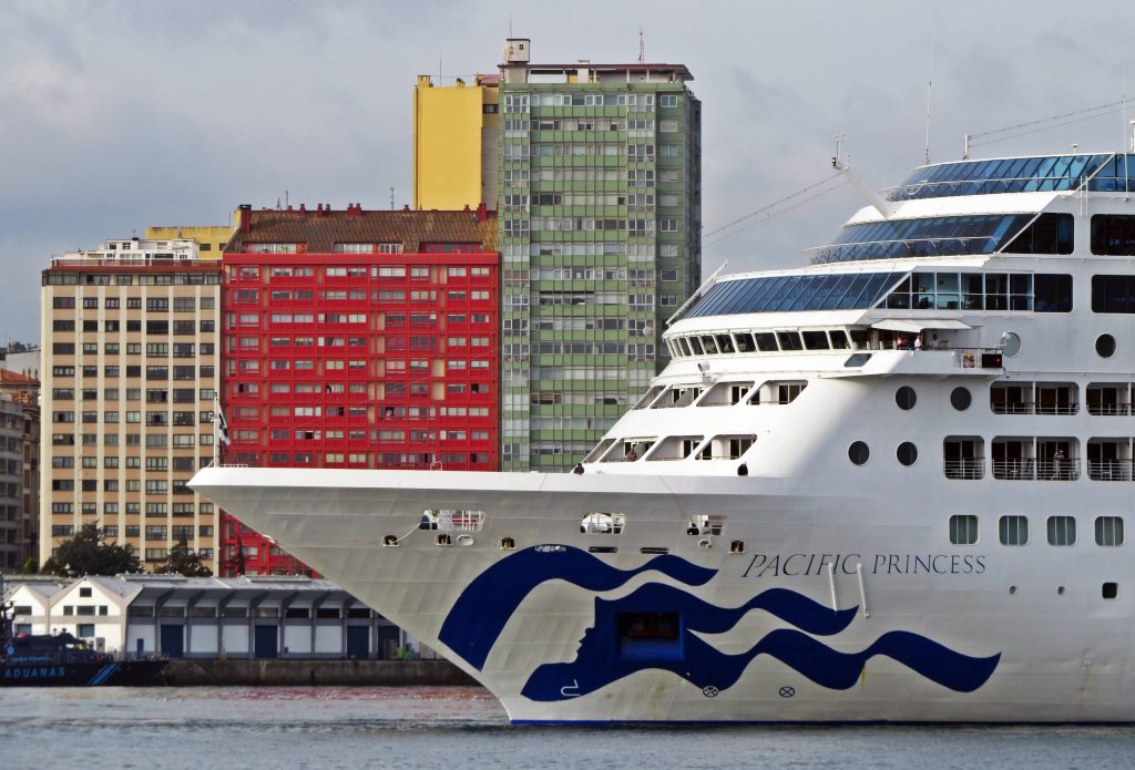 Desde este año el Pacific Princess navega para Azamara bajo el nombre de Azamara Onward. (Foto: Diego Veiga)