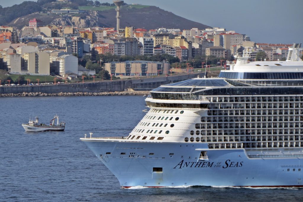 Subimos a bordo (al menos de manera virtual) del Anthem of the Seas, que hoy visita A Coruña. (Foto: Diego Veiga)
