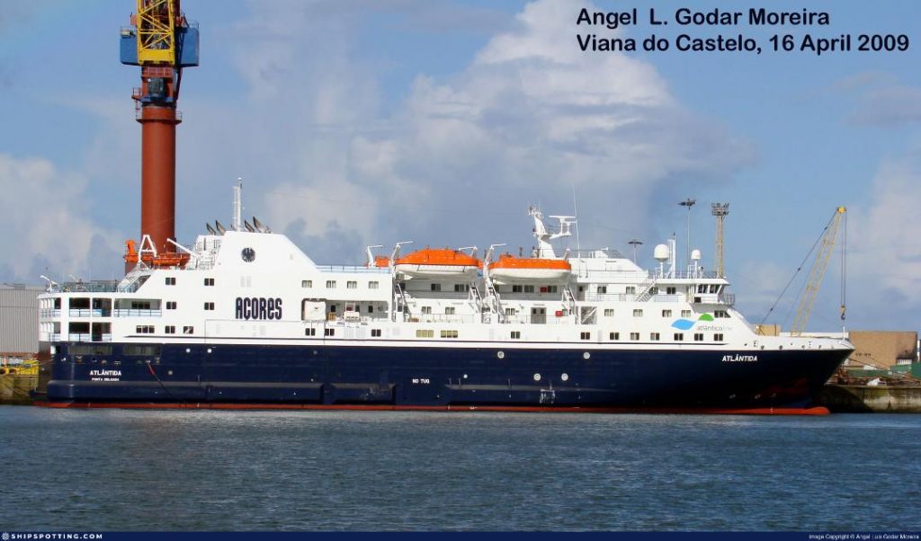 El Spitsbergen nació como buque ropax para cubrir la ruta entre la costa continental de Portugal y las Azores
