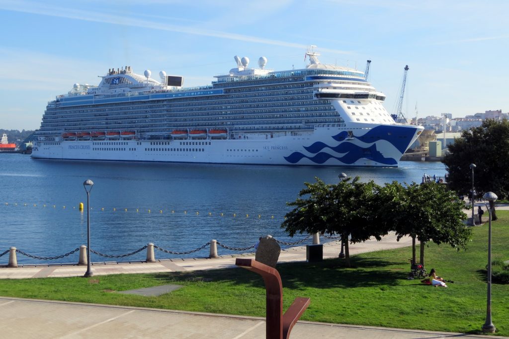 El Sky Princess hace escala en A Coruña