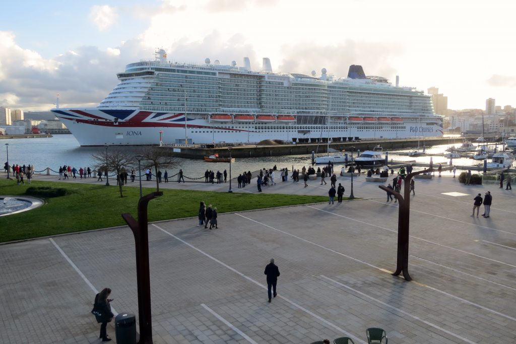 Iona visita A Coruña en escala no programada