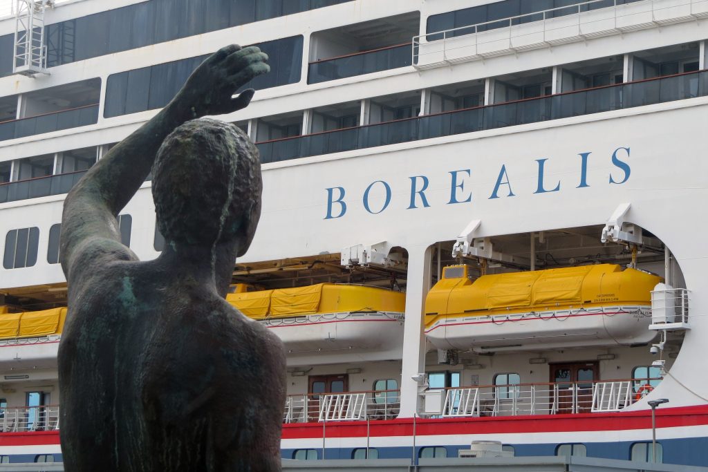 Breve parada del Borealis en A Coruña