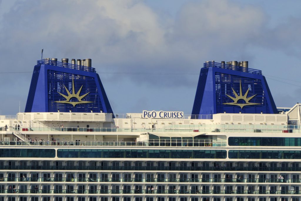 Britannia y AidaDiva abren la semana grande