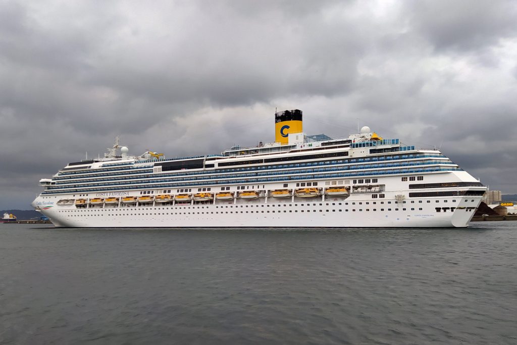El Costa Favolosa visita A Coruña