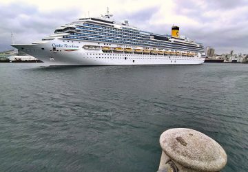 El Costa Favolosa visita A Coruña
