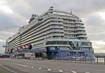 El Mein Schiff 2 abre la semana en A Coruña