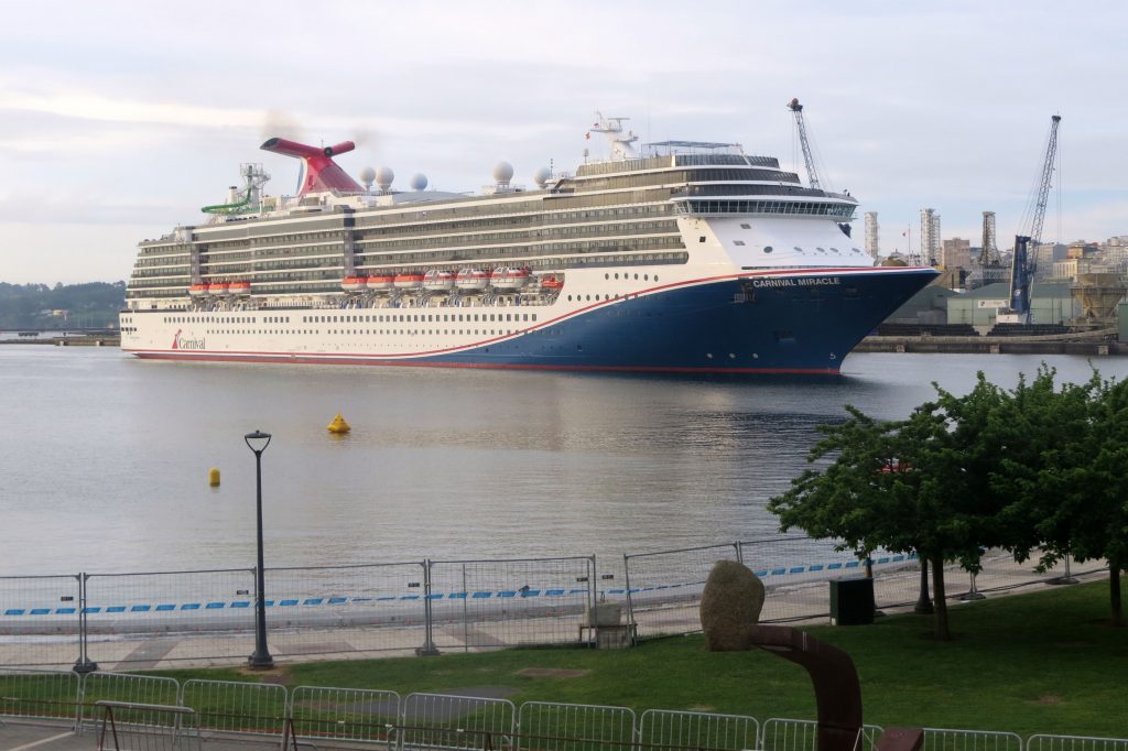 El Carnival Miracle abre el mes de junio