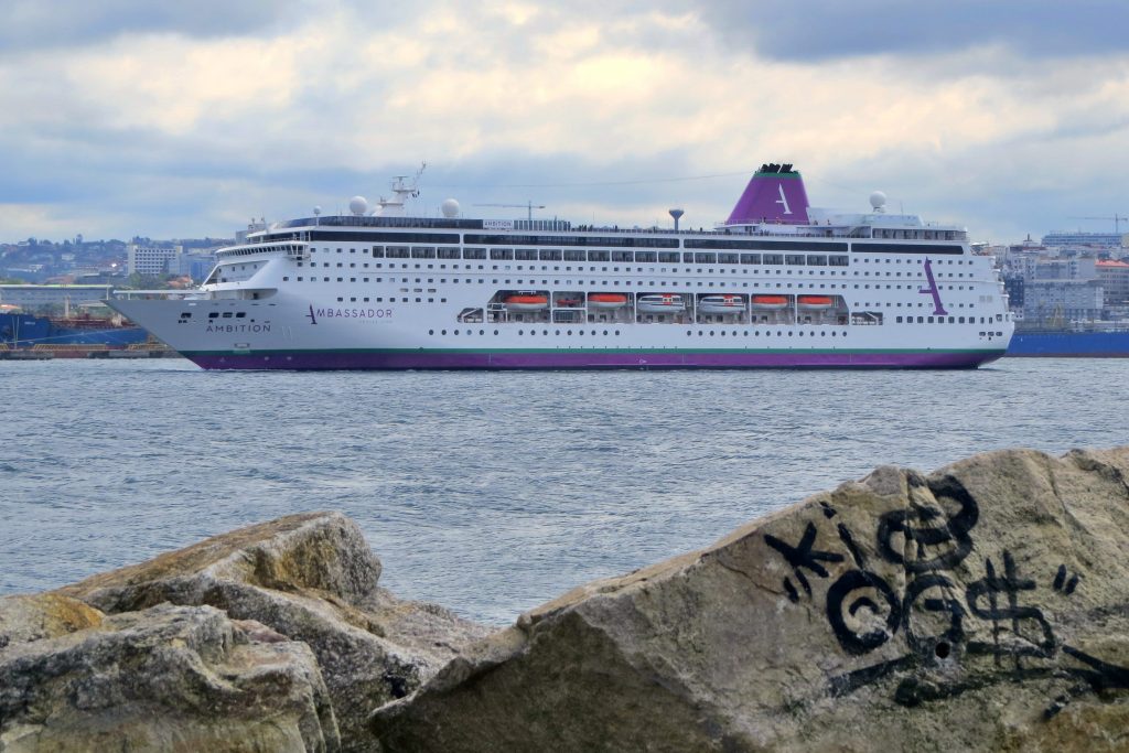 El Ambition cambia Ferrol por A Coruña