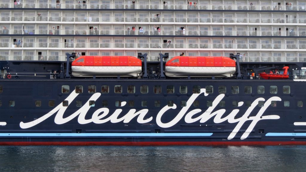 Estreno del Mein Schiff Relax en A Coruña