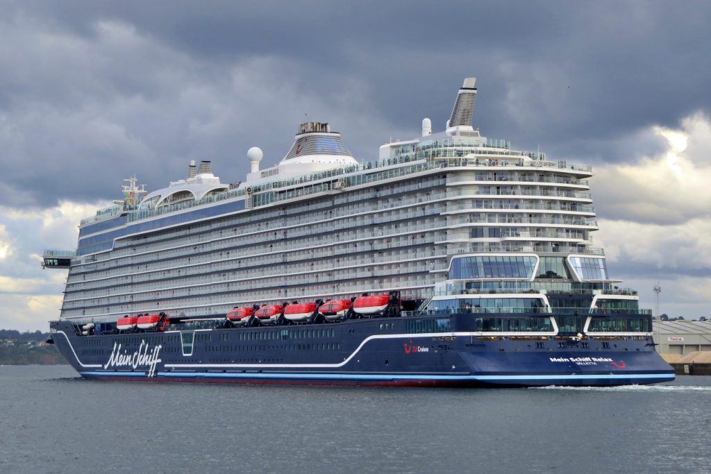 Estreno del Mein Schiff Relax en A Coruña